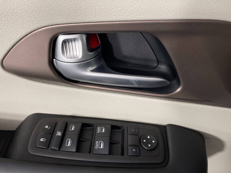 2024 Chrysler Voyager LX