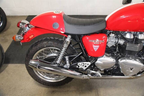 2011 Triumph THRUXTON 9