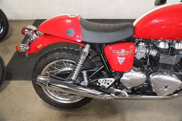 2011 Triumph THRUXTON 9