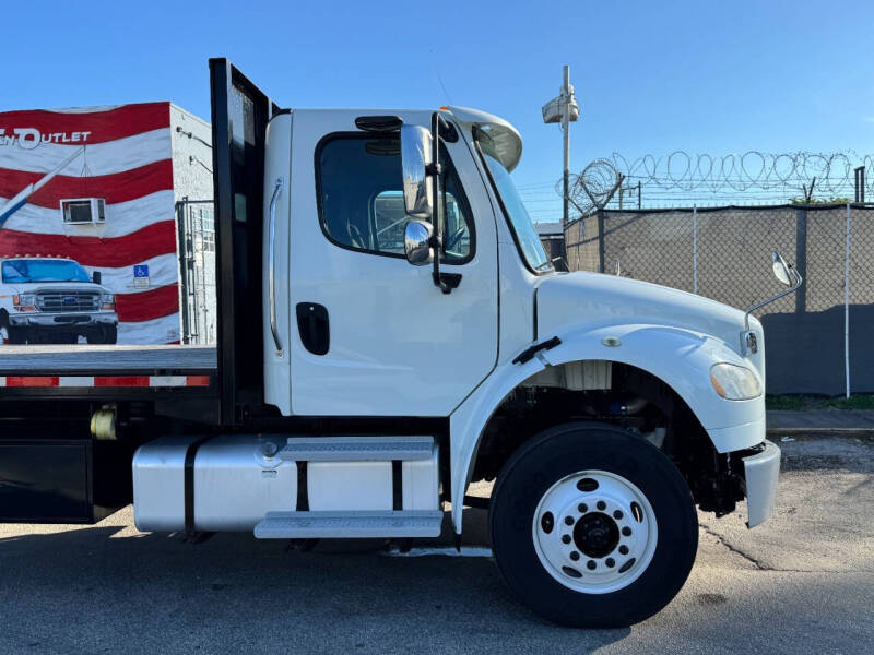 2017 Freightliner M2 106