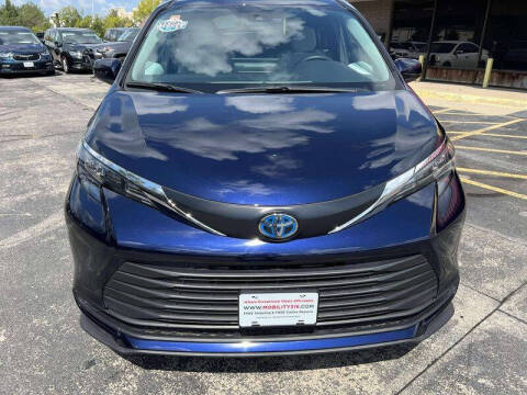 2025 Toyota Sienna LE 8-Passenger