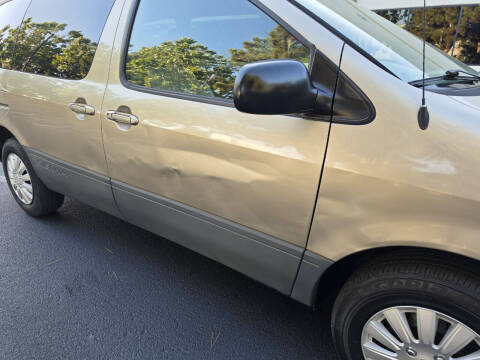 2000 Toyota Sienna LE