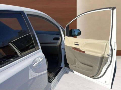 2013 Toyota Sienna XLE 8-Passenger