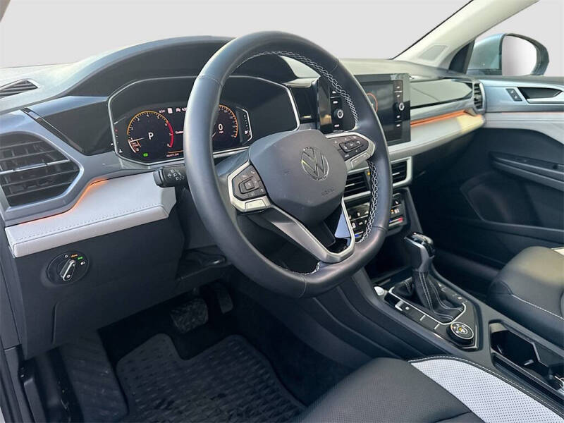 2025 Volkswagen Taos SEL 4Motion