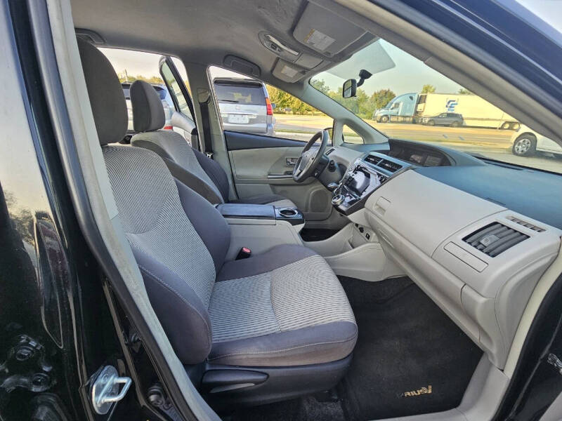 2017 Toyota Prius v Three