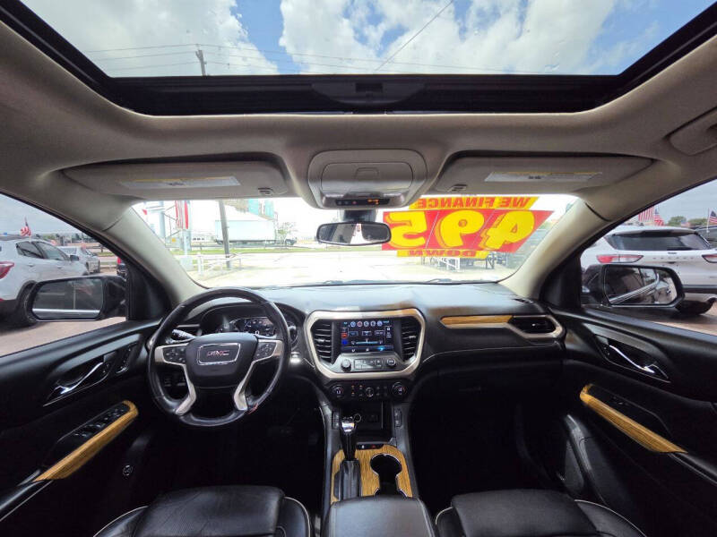 2017 GMC Acadia Denali