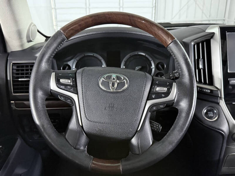2016 Toyota Land Cruiser