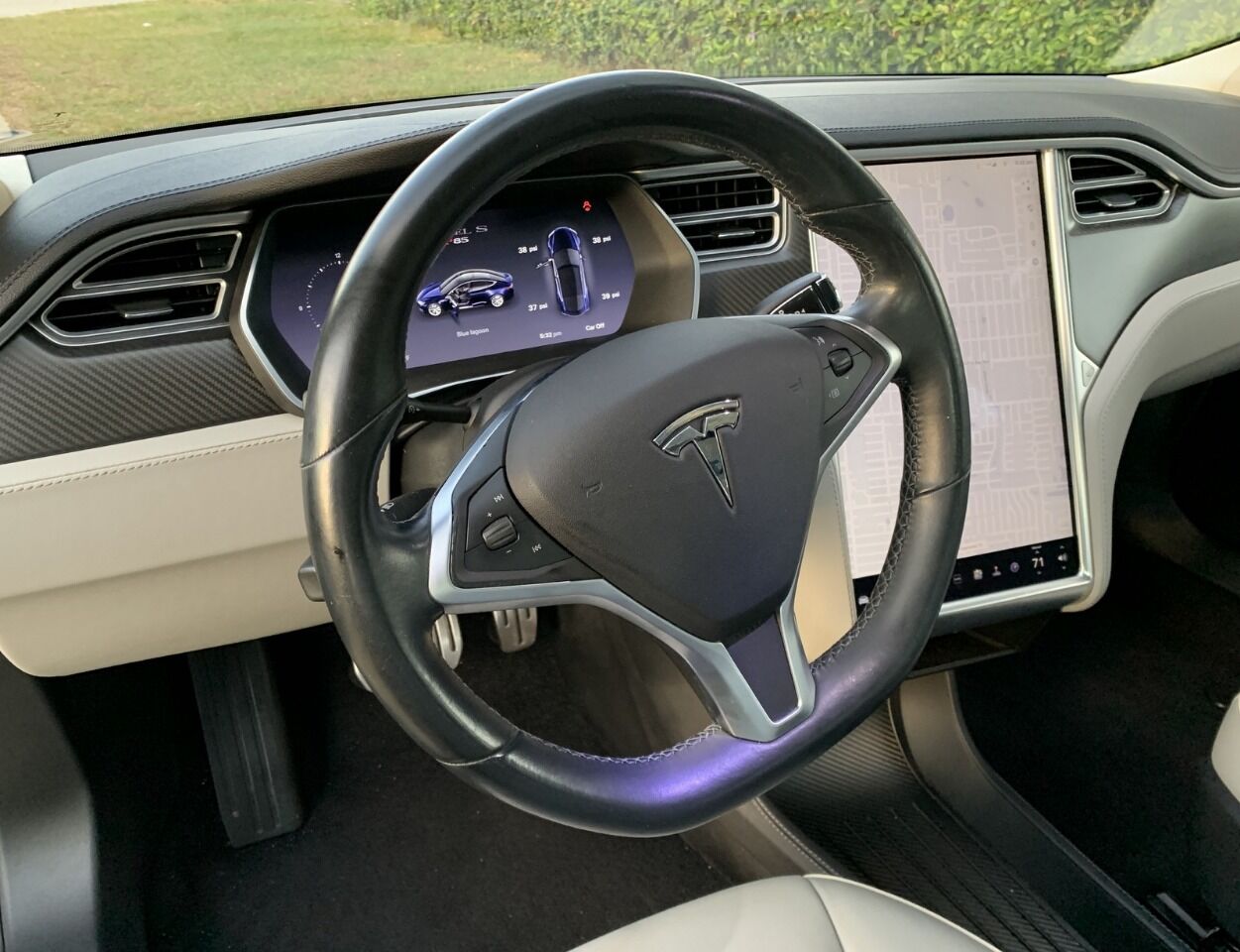 2014 Tesla Model S 39