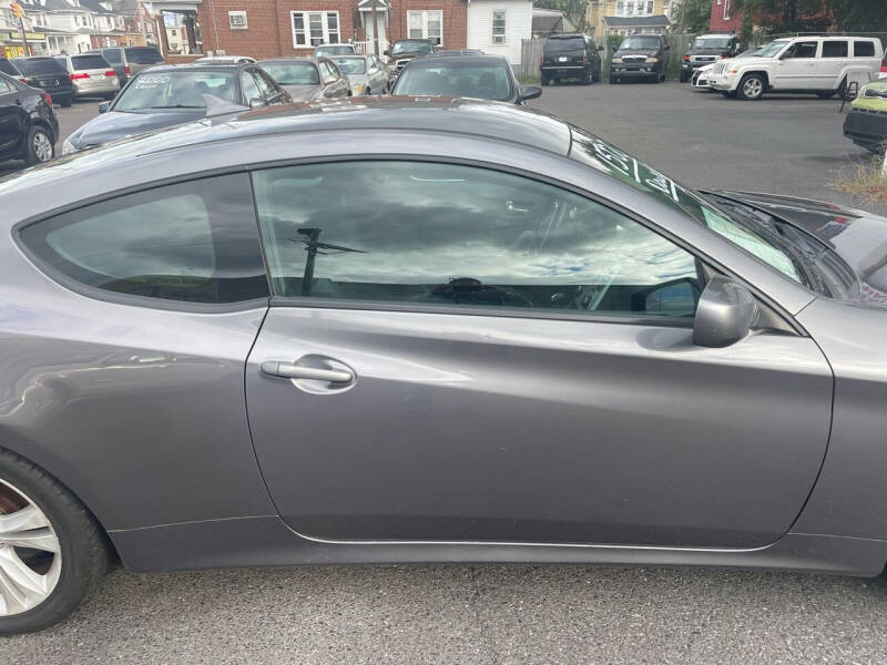 2010 Hyundai Genesis Coupe null photo 5