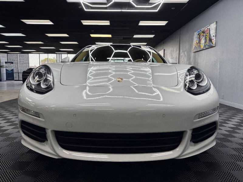 2015 Porsche Panamera 4