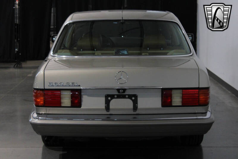 1988 Mercedes-Benz 560-Class 560 SEL
