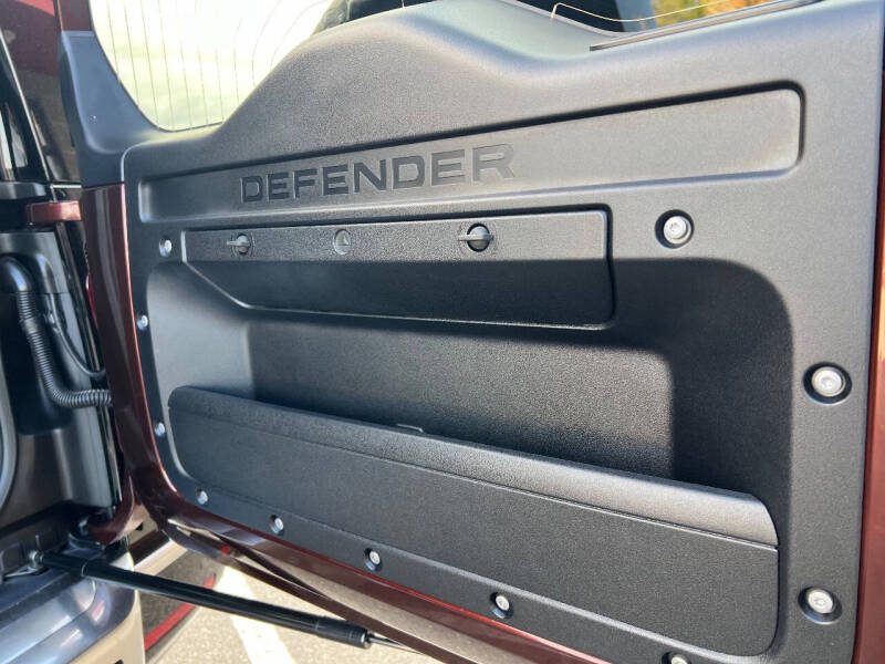 2023 Land Rover Defender 130 SE