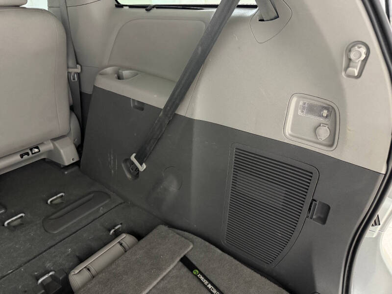 2020 Toyota Sienna XLE Premium 8-Passenger