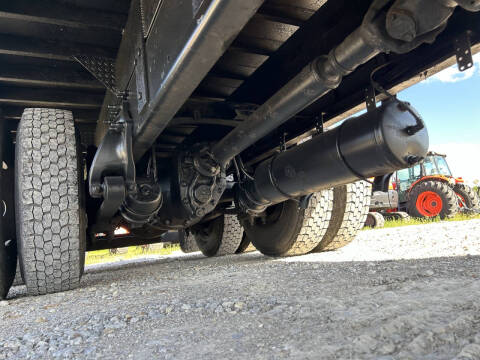 2017 Freightliner M2106 Truck
