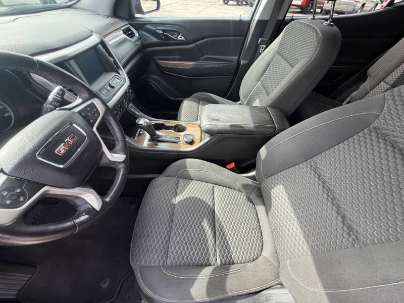 2017 GMC Acadia SLE-2
