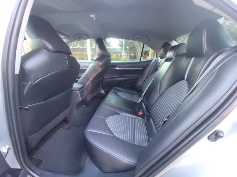 2020 Toyota Camry SE