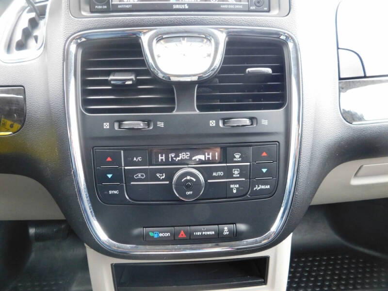 2016 Chrysler Town and Country Touring