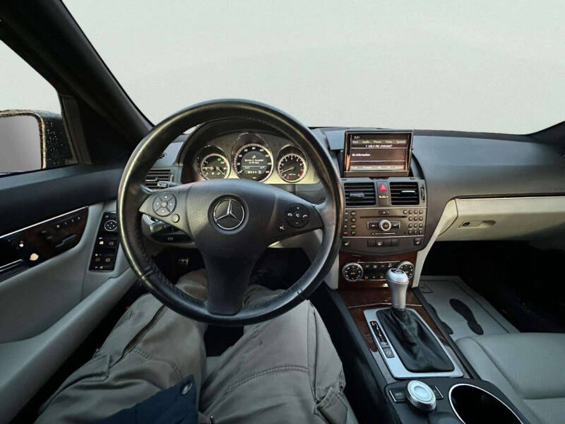 2011 Mercedes-Benz C-Class C 300 Luxury 4MATIC