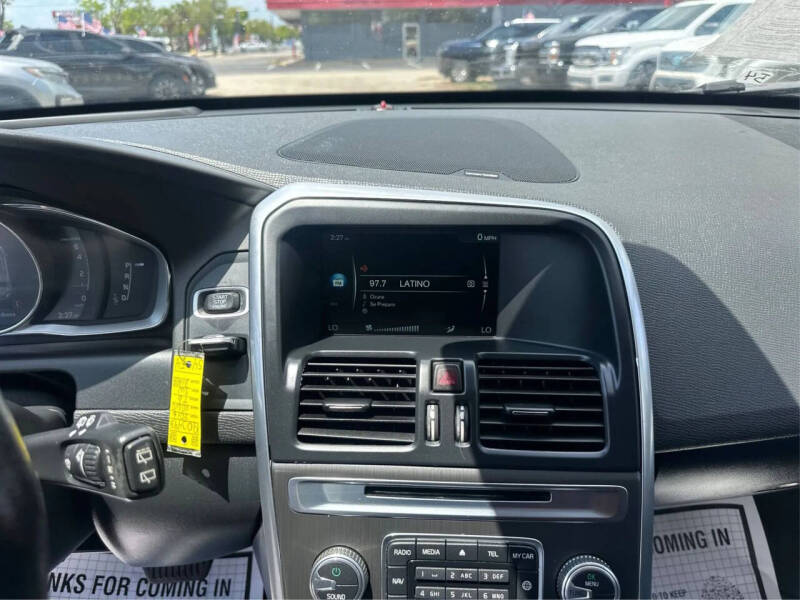 2016 Volvo XC60 T6 Drive-E Platinum