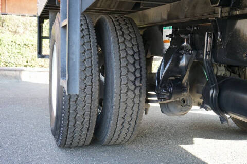 2013 Freightliner M2 106