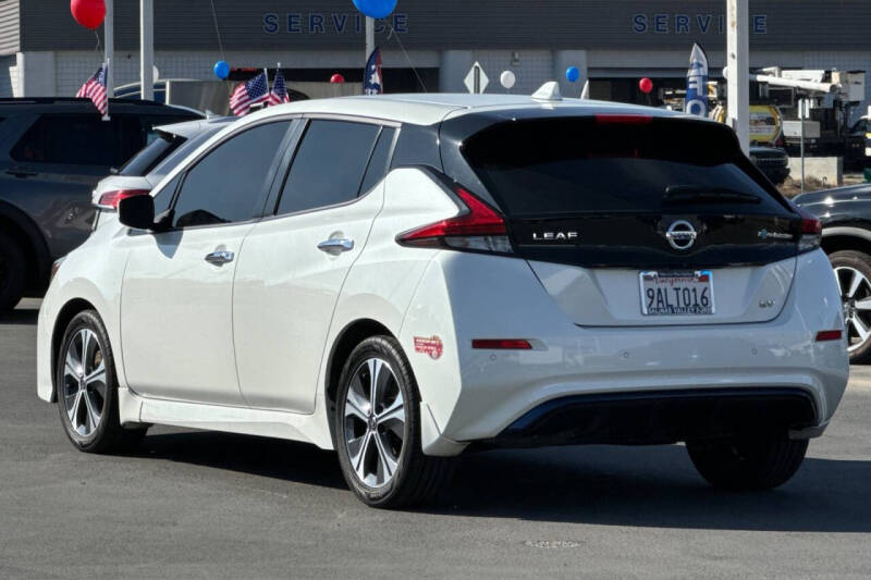 2022 Nissan LEAF SV