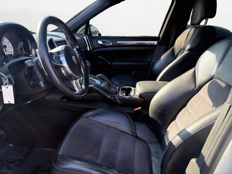 2013 Porsche Cayenne GTS