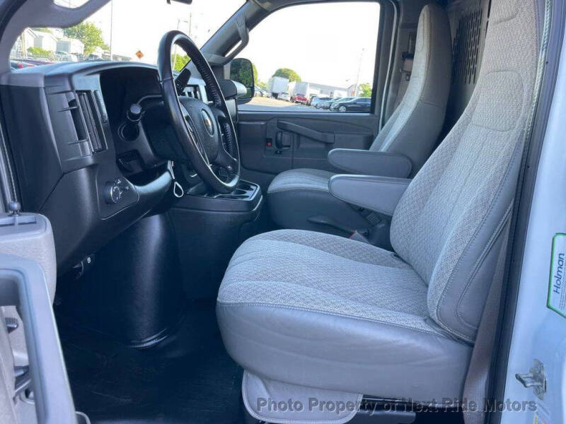 2022 Chevrolet Express 2500