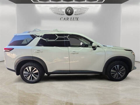 2024 Nissan Pathfinder SL