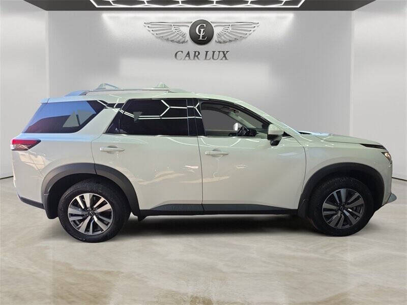 2024 Nissan Pathfinder SL