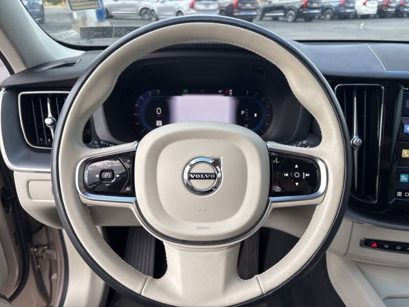 2024 Volvo XC60 B5 Core Dark Theme