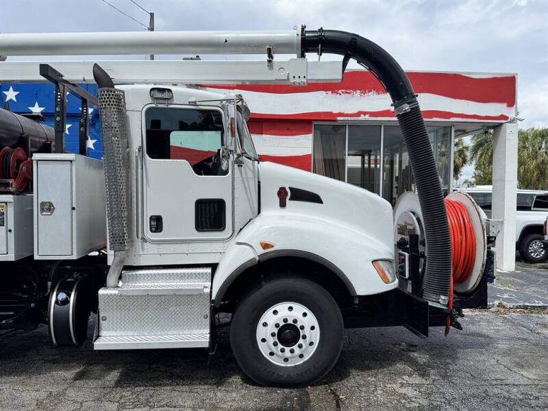 2014 Kenworth T4 Series