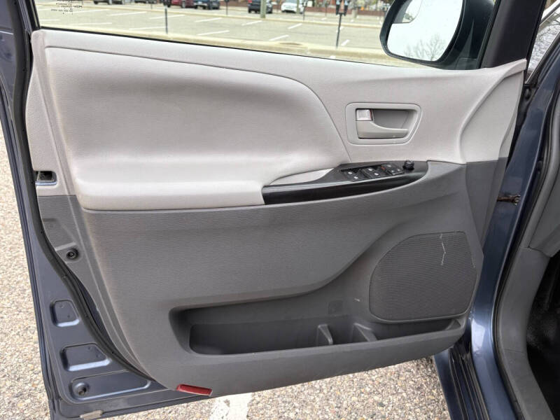 2017 Toyota Sienna L 7-Passenger