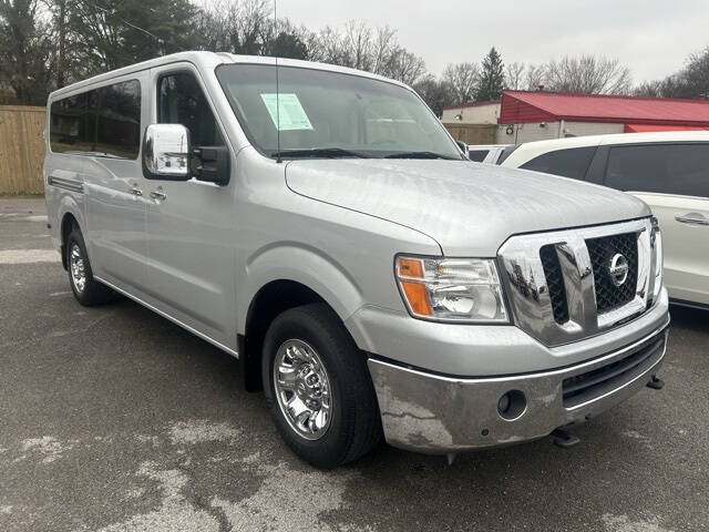 2016 Nissan NV Passenger SL's photo