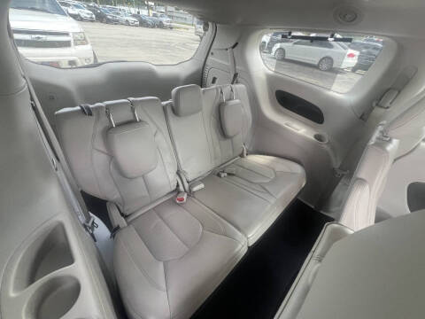 2017 Chrysler Pacifica Touring-L Plus