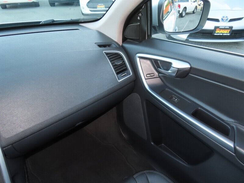 2016 Volvo XC60 T5 Drive-E Premier