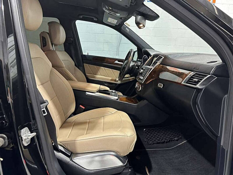 2015 Mercedes-Benz GL-Class GL 550 4MATIC