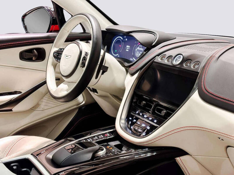 2021 Aston Martin DBX