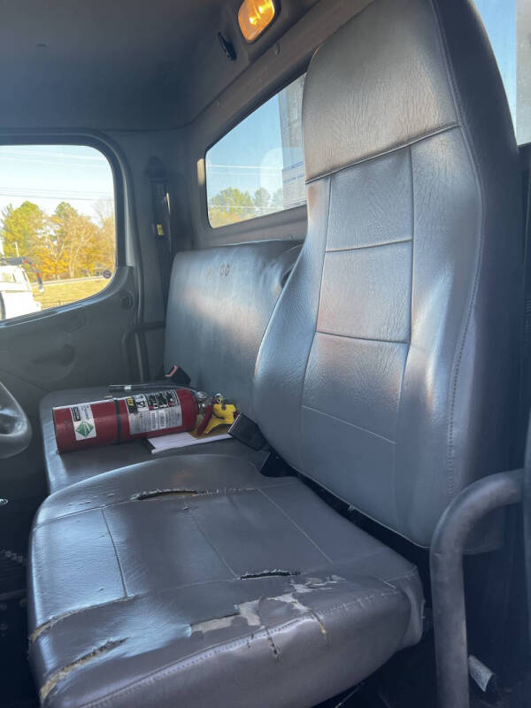 2019 Freightliner M2 106