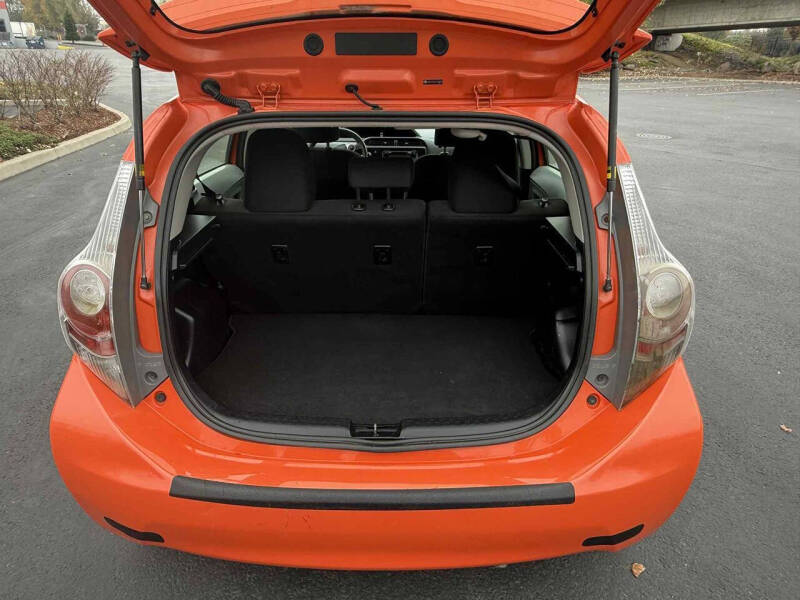 2014 Toyota Prius c One