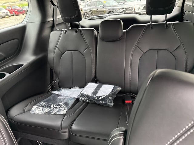 2026 Chrysler Voyager LX