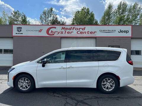 2027 Chrysler Pacifica Select