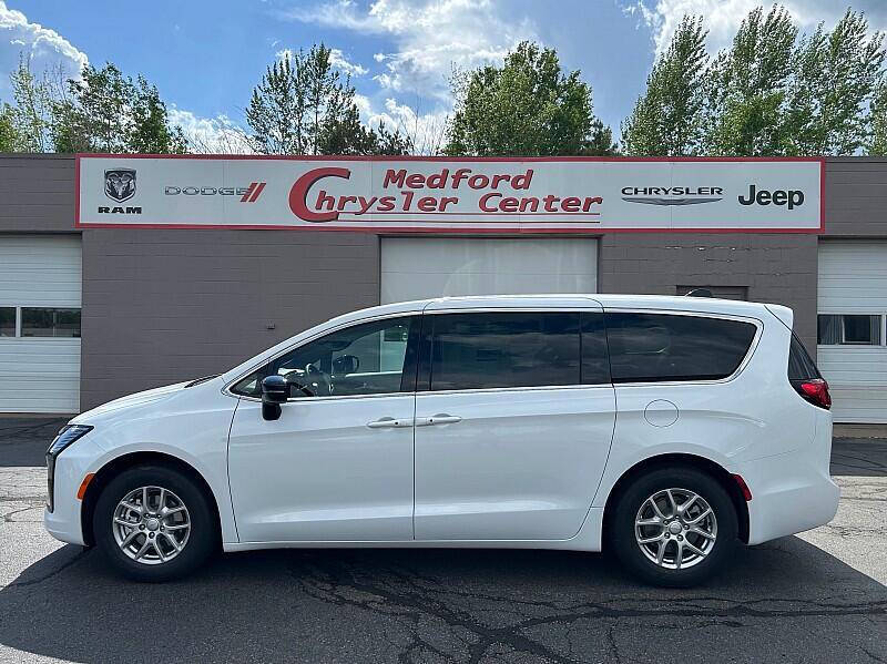 2027 Chrysler Pacifica Select