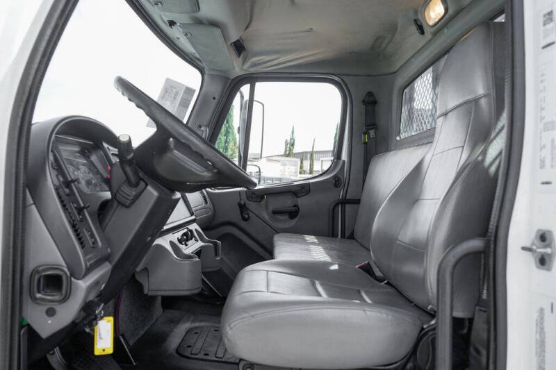 2019 Freightliner M2 106