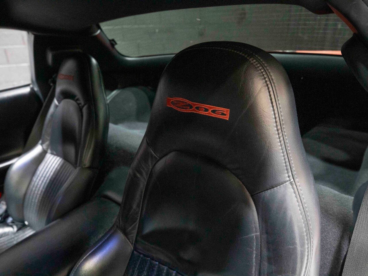 2004 Chevrolet Corvette 42