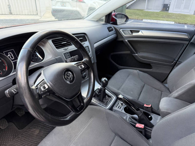 2017 Volkswagen Golf TSI S
