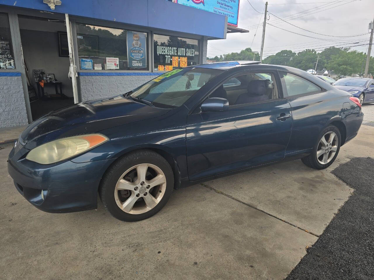 2004 Toyota Camry Solara for sale at QUEENSGATE AUTO SALES in York, PA