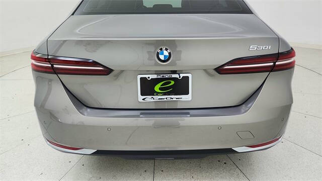 2025 BMW 5 Series 530i