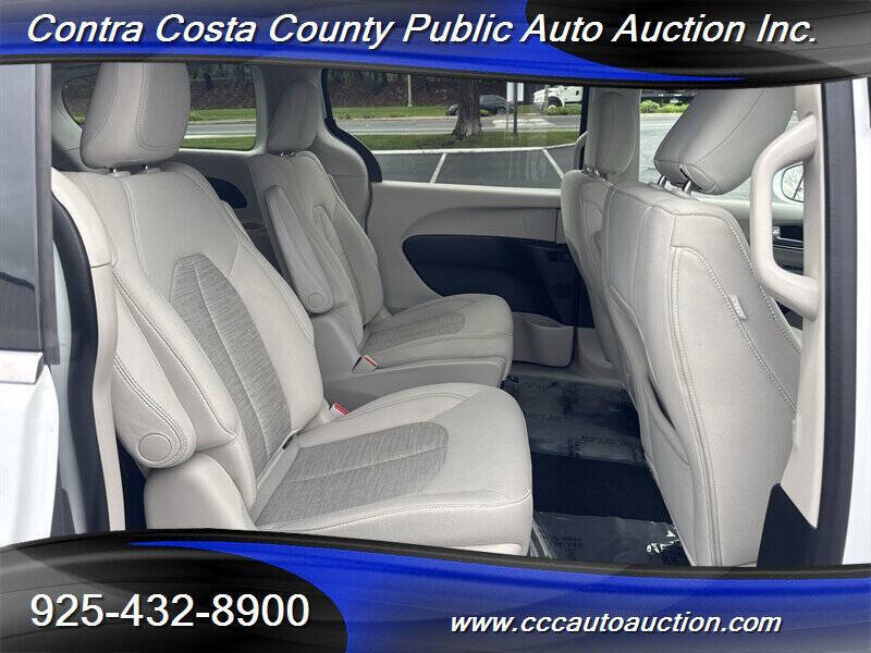 2017 Chrysler Pacifica Hybrid Touring Plus