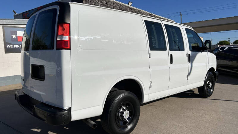 2022 Chevrolet Express 2500