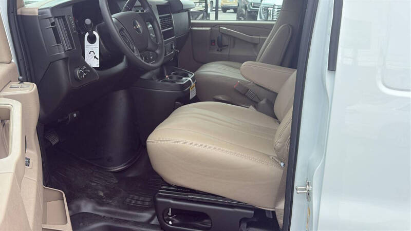 2026 GMC Savana 2500